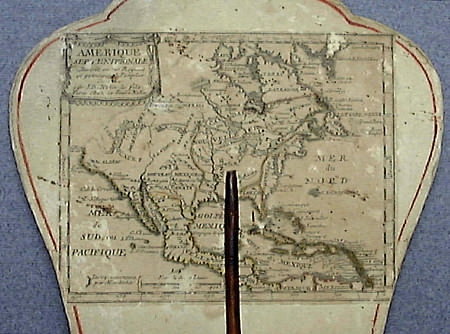 carte sur écrans à la main