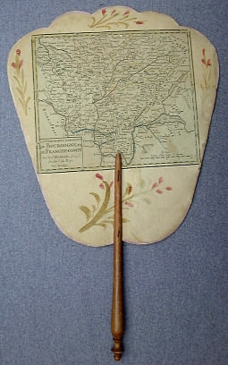 carte sur écrans à la main
